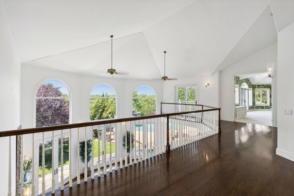 Interior, Pendant Lights, Wood Texture Flooring