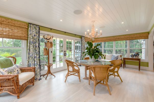 Chandelier, Dining room, Interior, Recessed Lighting, Wood Texture Flooring