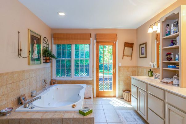 Bathroom, Interior, Recessed Lighting