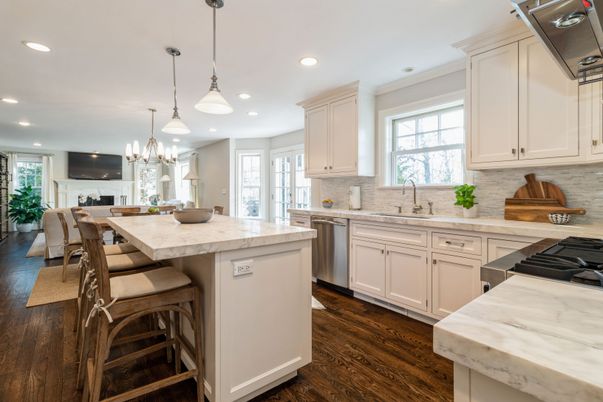 Chandelier, Dining room, Interior, Kitchen, Pendant Lights, Recessed Lighting, Stainless Steel Appliances, Wood Texture Flooring