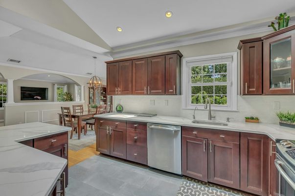 Chandelier, Dining room, Interior, Kitchen, Recessed Lighting, Stainless Steel Appliances