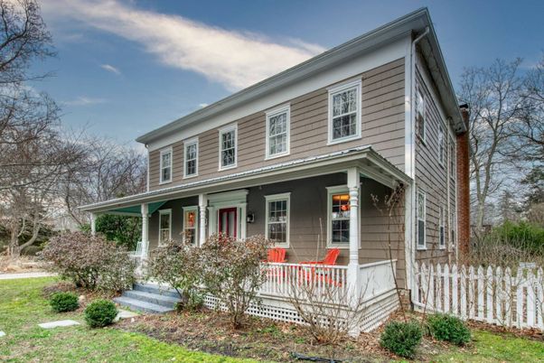 Exterior, Facade, American Foursquare