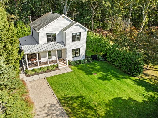 Backyard, Exterior, Facade, Farmhouse