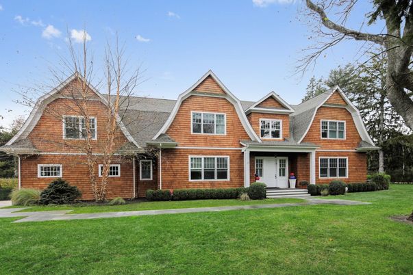Exterior, Facade, Brick Facade, Brick Traditional