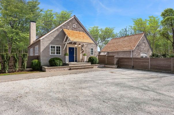 Exterior, Facade, Tudor Revival