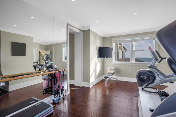 Fitness Equipment, Interior, Recessed Lighting, Wood Texture Flooring