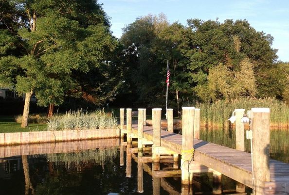 Exterior, Lake