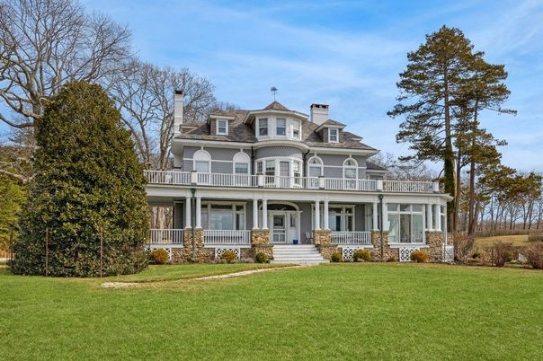 Backyard, Exterior, Facade, Queen Anne Victorian