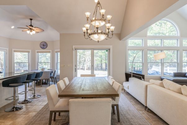 Chandelier, Dining room, Interior, Living room