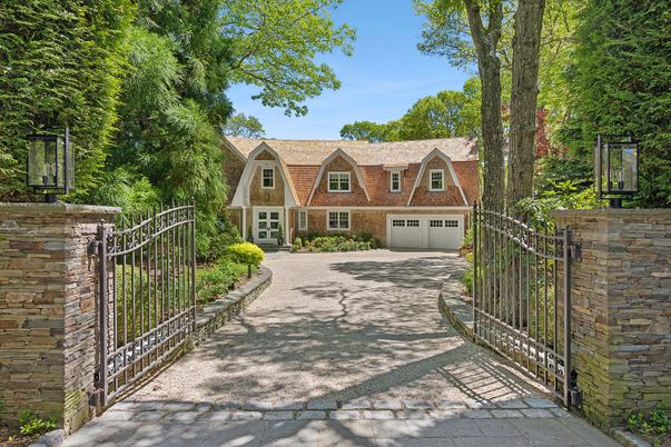 Attached, Exterior, Facade, Cape Cod