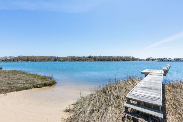 Exterior, Lake