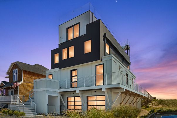 Exterior, Facade, Modern