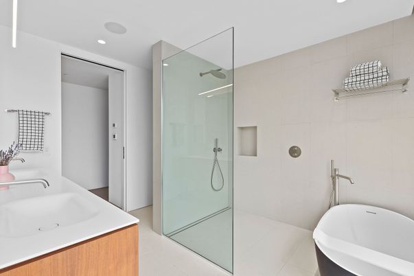 Bathroom, Free Standing Baths, Glass Shower, Interior, Recessed Lighting