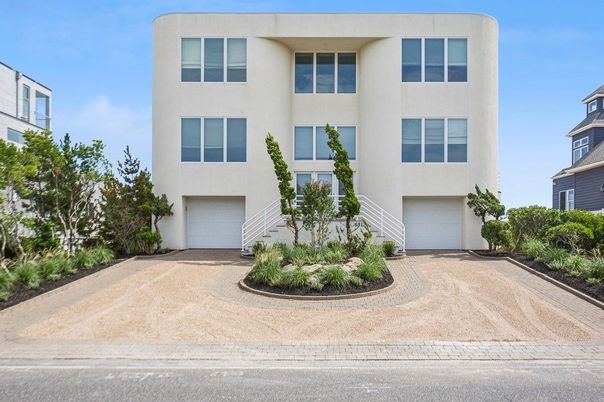 Attached, Exterior, Facade, Modern