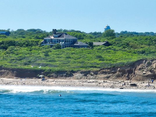 Exterior, Lake