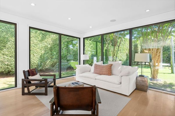 Interior, Living room, Recessed Lighting, Sun Room, Wood Texture Flooring