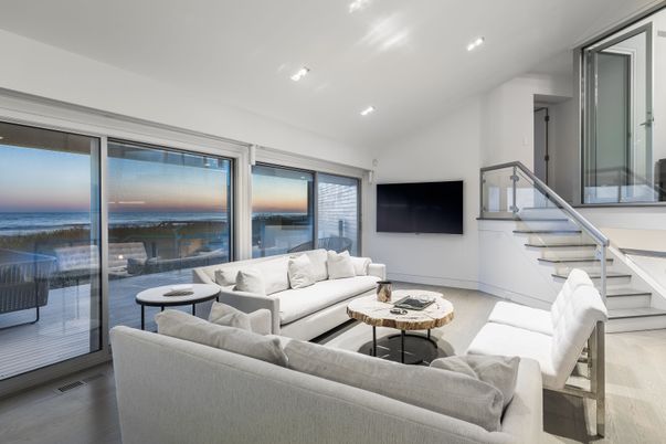 Interior, Living room, Recessed Lighting, Water, Wood Texture Flooring