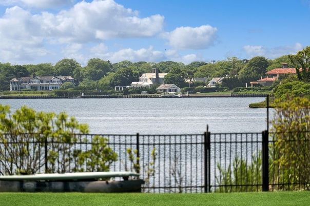 Exterior, Lake