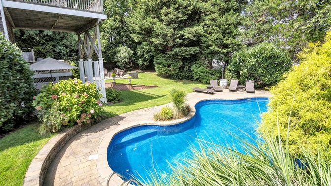 Exterior, Pool