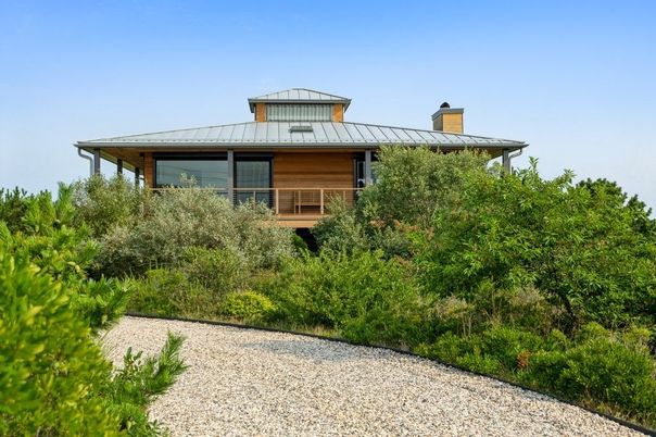 Backyard, Exterior, Facade, Modern