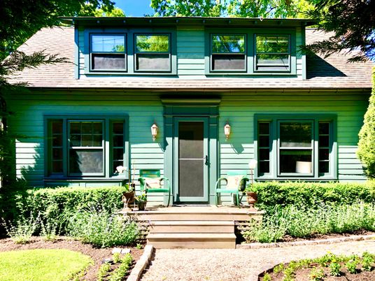 Exterior, Facade, American Foursquare