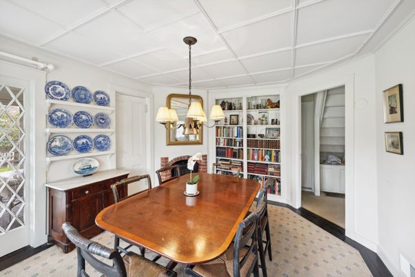 Chandelier, Dining room, Interior