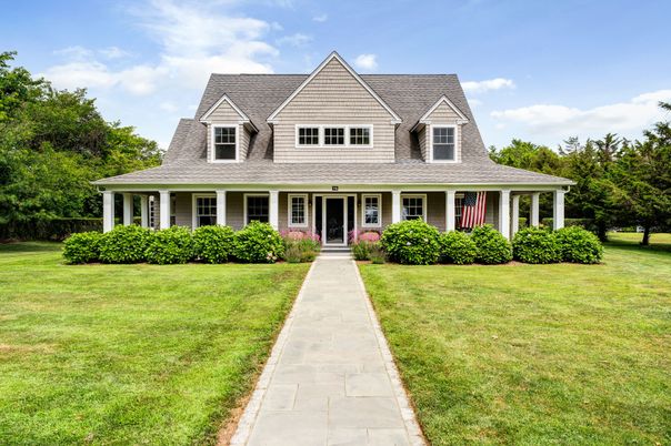 Exterior, Facade, Farmhouse