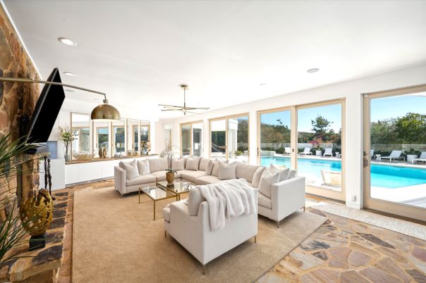 Interior, Living room, Pendant Lights, Recessed Lighting