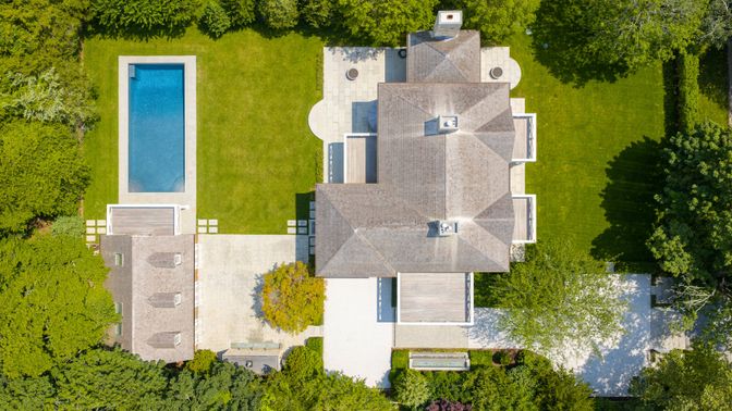 Exterior, Drone