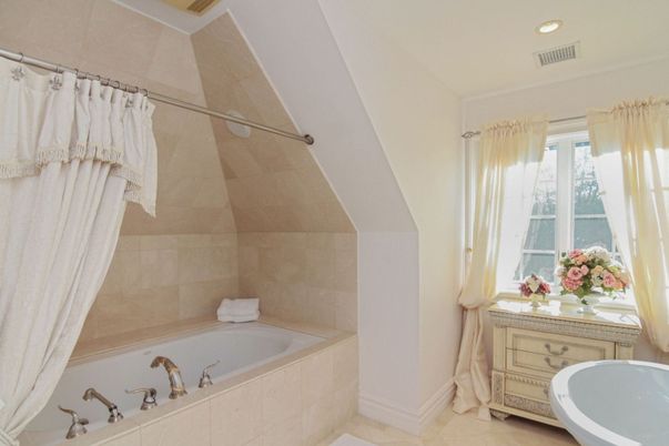 Bathroom, Interior, Recessed Lighting