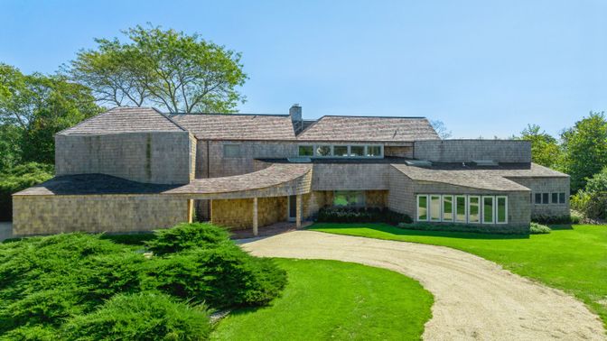 Backyard, Exterior, Facade, Brick Facade, French Provincial