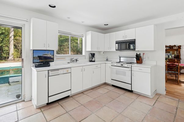 Dining room, Interior, Kitchen, Recessed Lighting, Stainless Steel Appliances