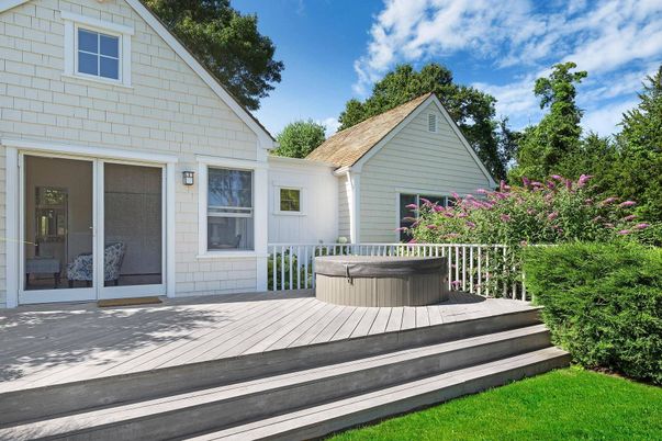 Exterior, Hot Tub