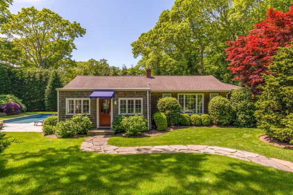Backyard, Exterior, Facade, Pool, Ranch