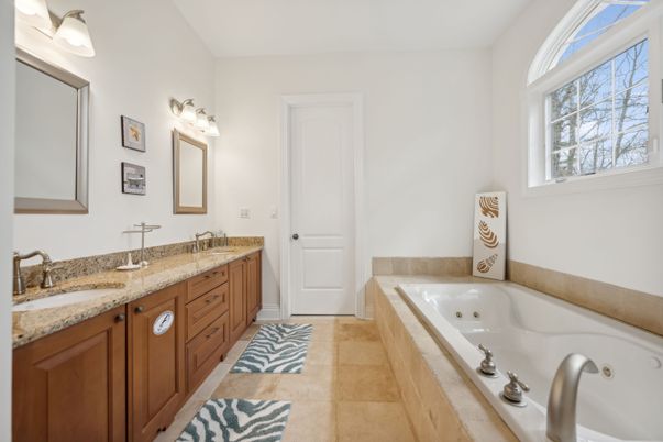 Bathroom, Dual Sink Vanities, Interior