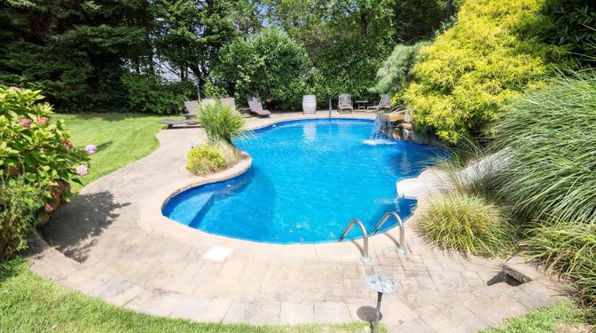 Exterior, Pool