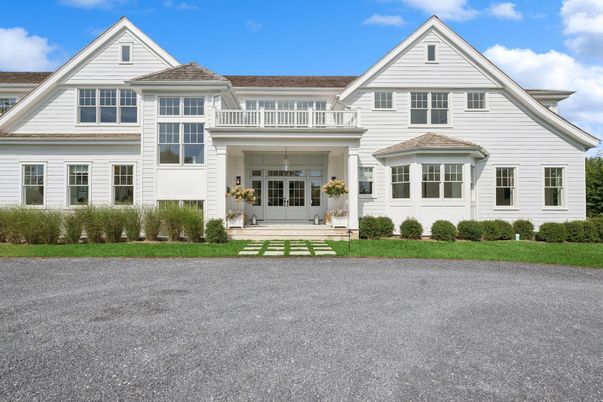 Exterior, Facade, Farmhouse