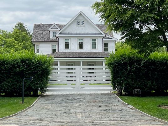 Exterior, Facade, Queen Anne Victorian
