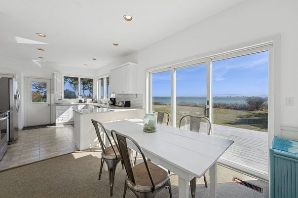 Dining room, Interior, Kitchen, Recessed Lighting, Water