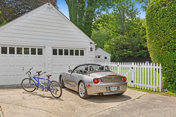 Detached Garage, Exterior