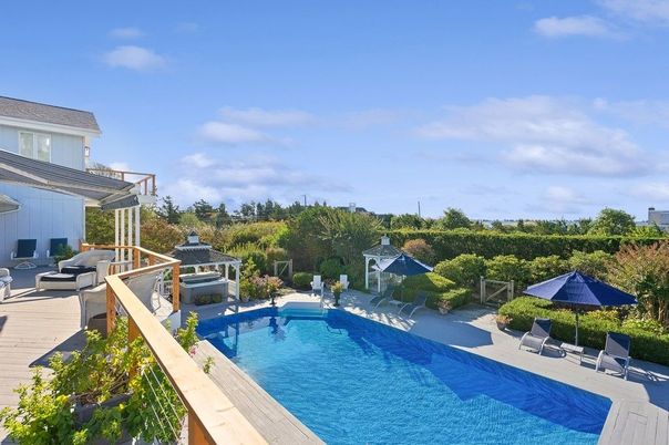 Exterior, Pool