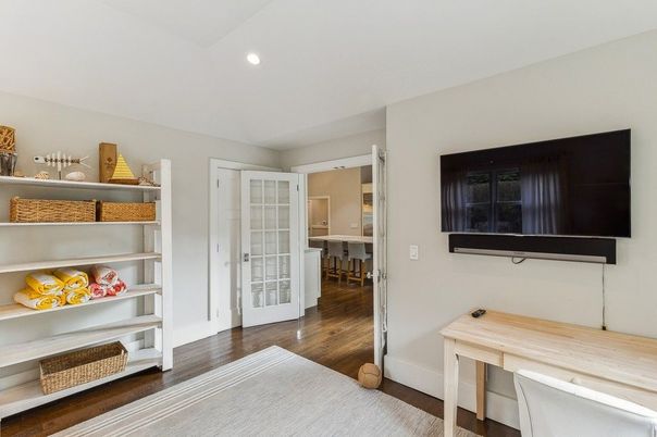 Interior, Recessed Lighting, Wood Texture Flooring
