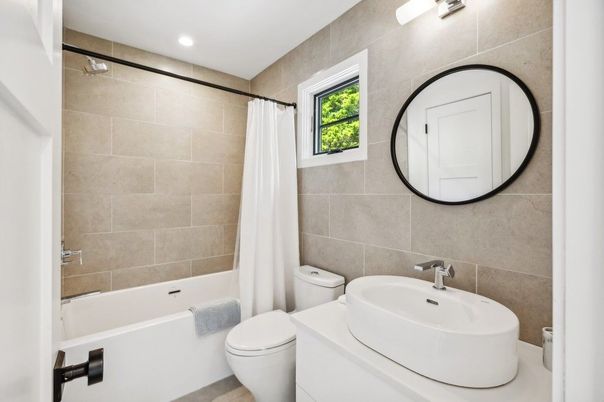 Bathroom, Interior, Recessed Lighting