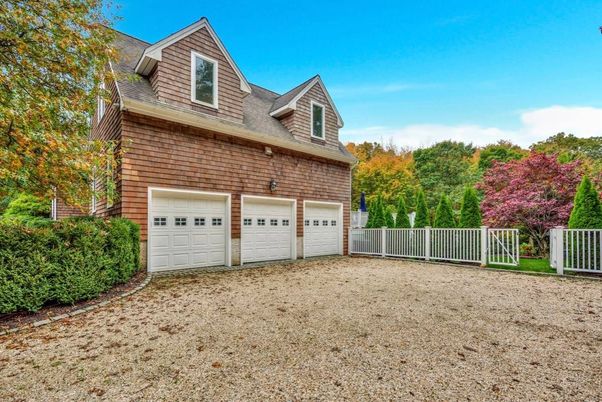 Attached, Exterior, Facade, Cape Cod