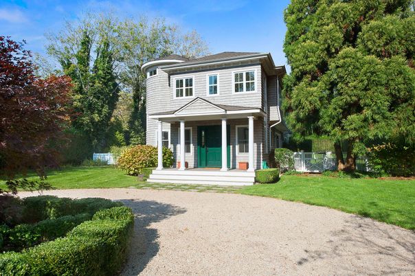 Exterior, Facade, American Foursquare