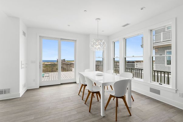 Chandelier, Dining room, Interior, Pendant Lights, Recessed Lighting, Water, Wood Texture Flooring