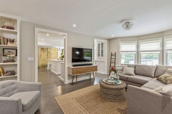 Interior, Living room, Recessed Lighting, Wood Texture Flooring
