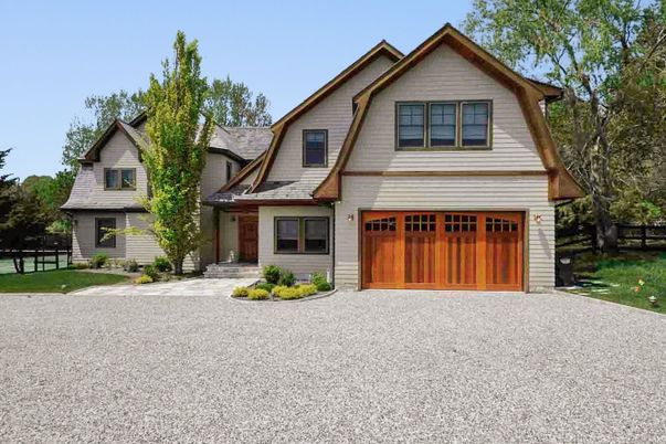 Attached, Exterior, Facade, Farmhouse