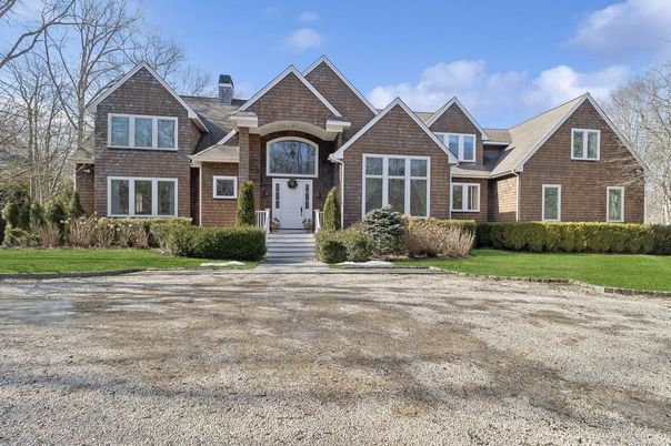 Exterior, Facade, Brick Traditional