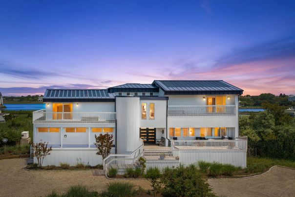 Attached, Exterior, Facade, Modern